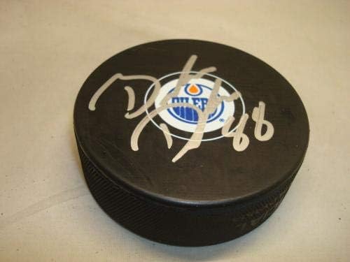 Brandon Davidson assinou o Edmonton Oilers Hockey Puck autografado 1b - Pucks autografados da NHL