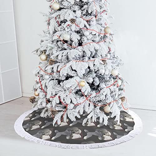 Poodles em saia de árvore de Natal cinza e branca com borla para Feliz Festa de Natal sob a árvore de Natal
